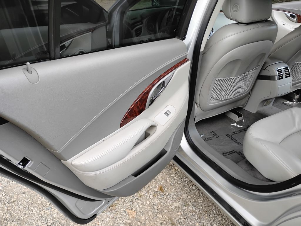 2010 Buick Lacrosse Image 7