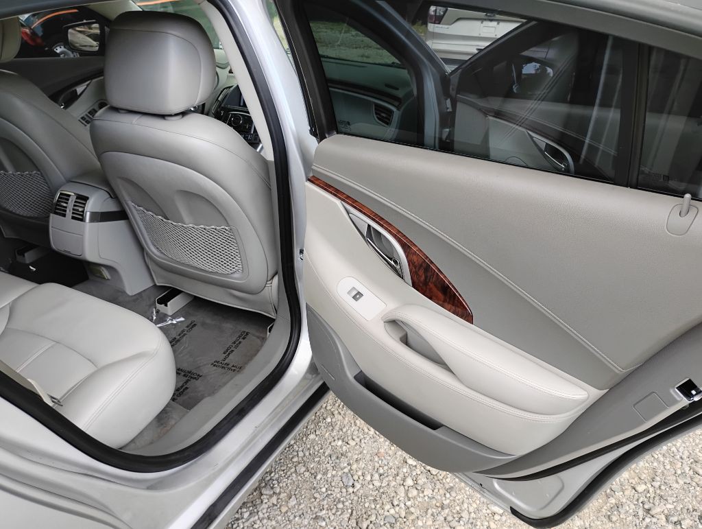 2010 Buick Lacrosse Image 9
