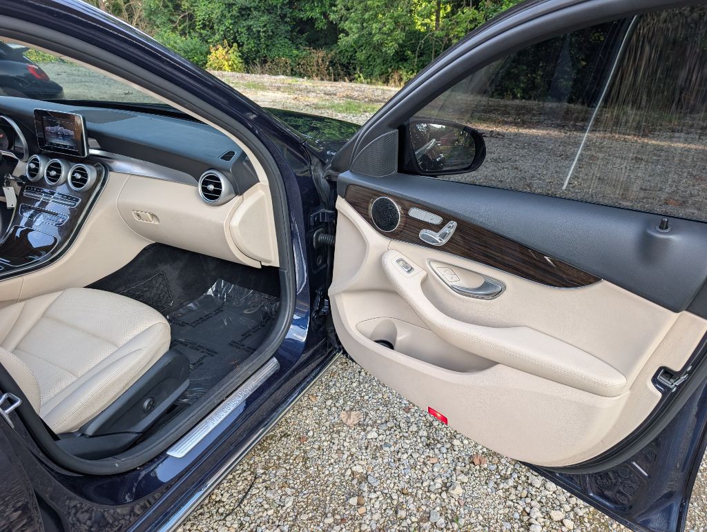 2017 Mercedes-Benz C-Class Image 9