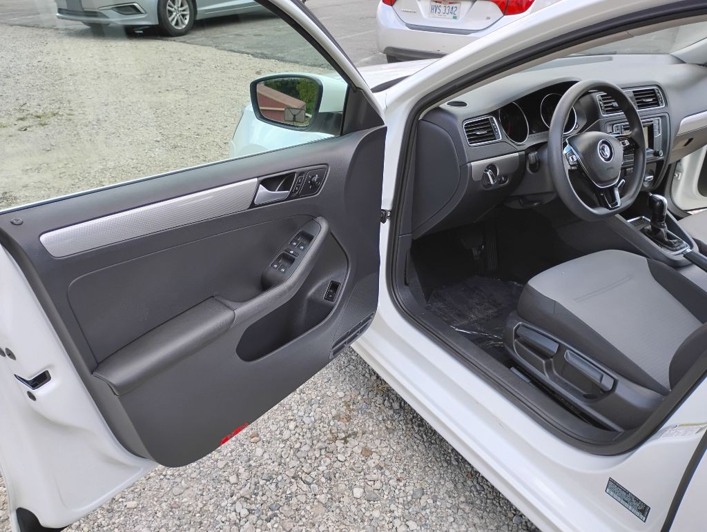 2017 Volkswagen Jetta Image 6