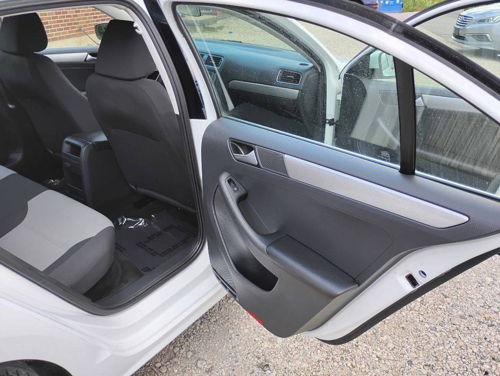 2017 Volkswagen Jetta Image 9