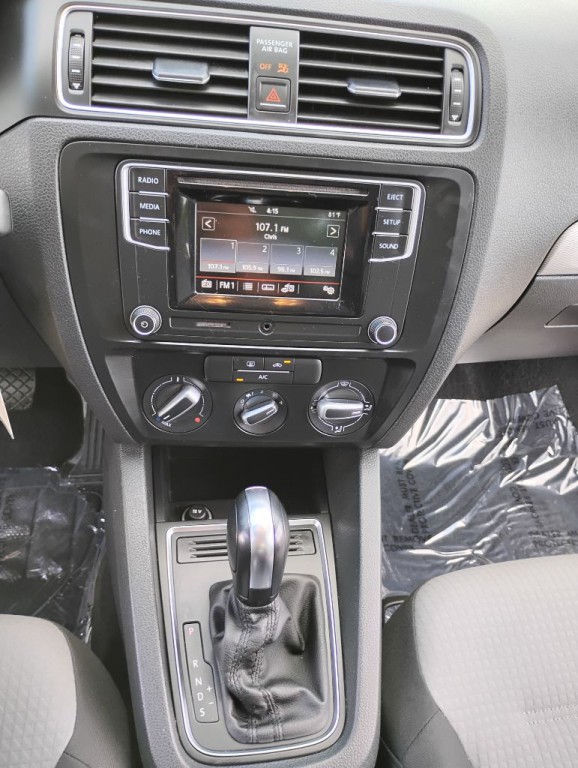 2017 Volkswagen Jetta Image 16