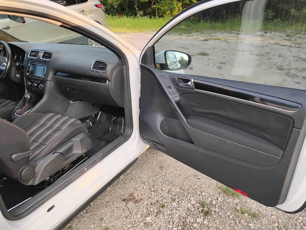 2010 Volkswagen GTI Image 9