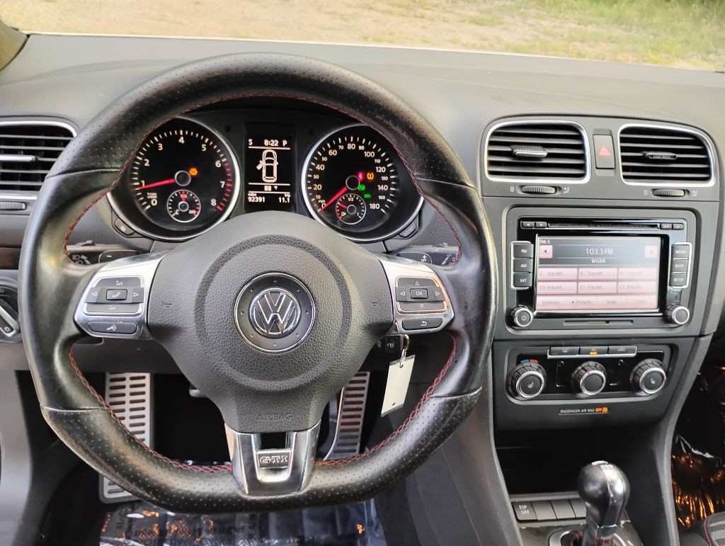 2010 Volkswagen GTI Image 12