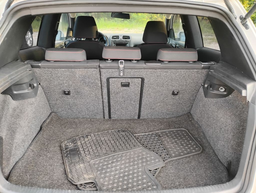 2010 Volkswagen GTI Image 16