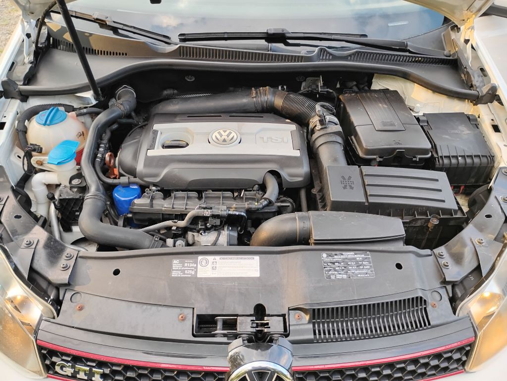 2010 Volkswagen GTI Image 17