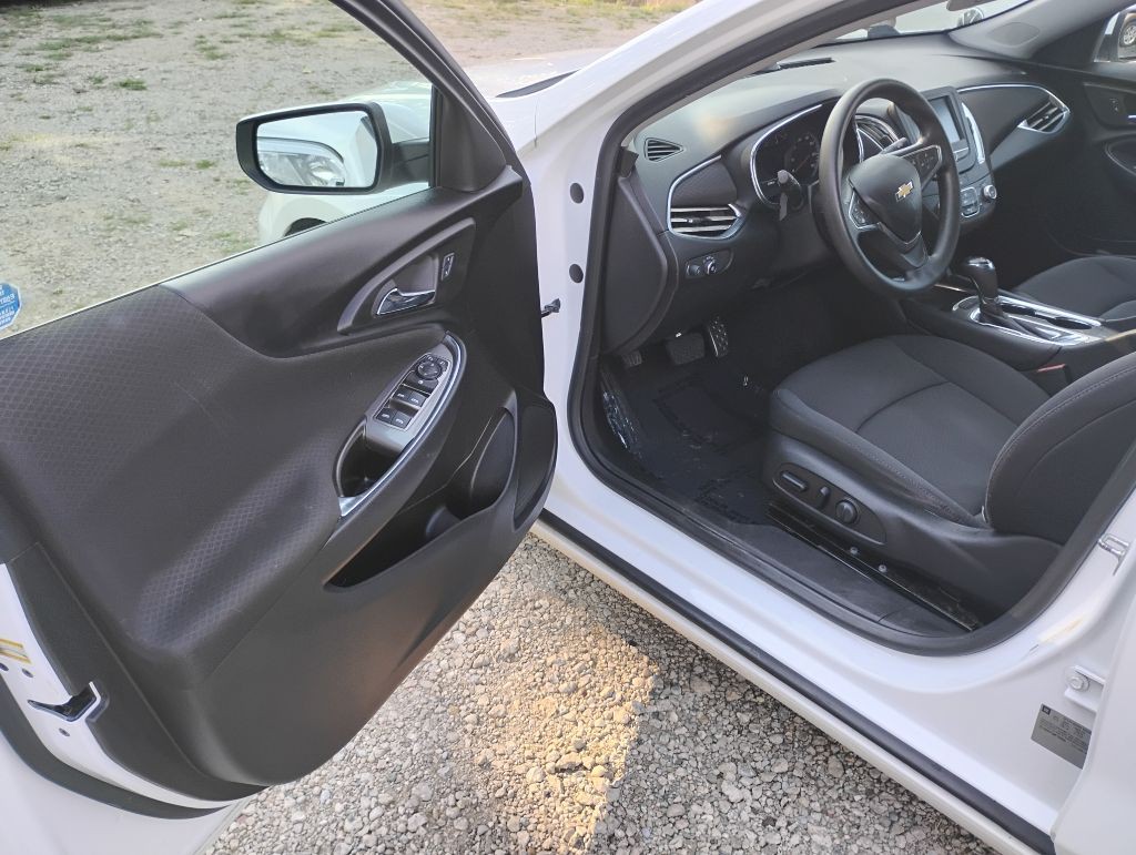 2017 Chevrolet Malibu Image 7
