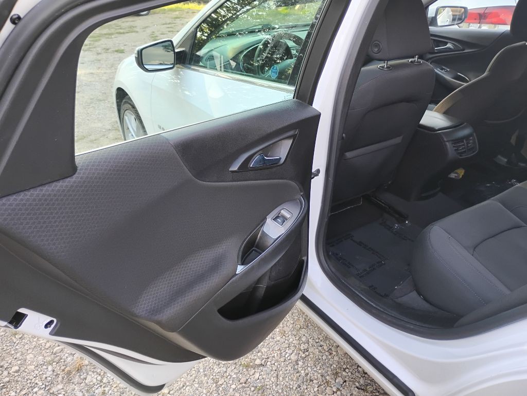 2017 Chevrolet Malibu Image 8