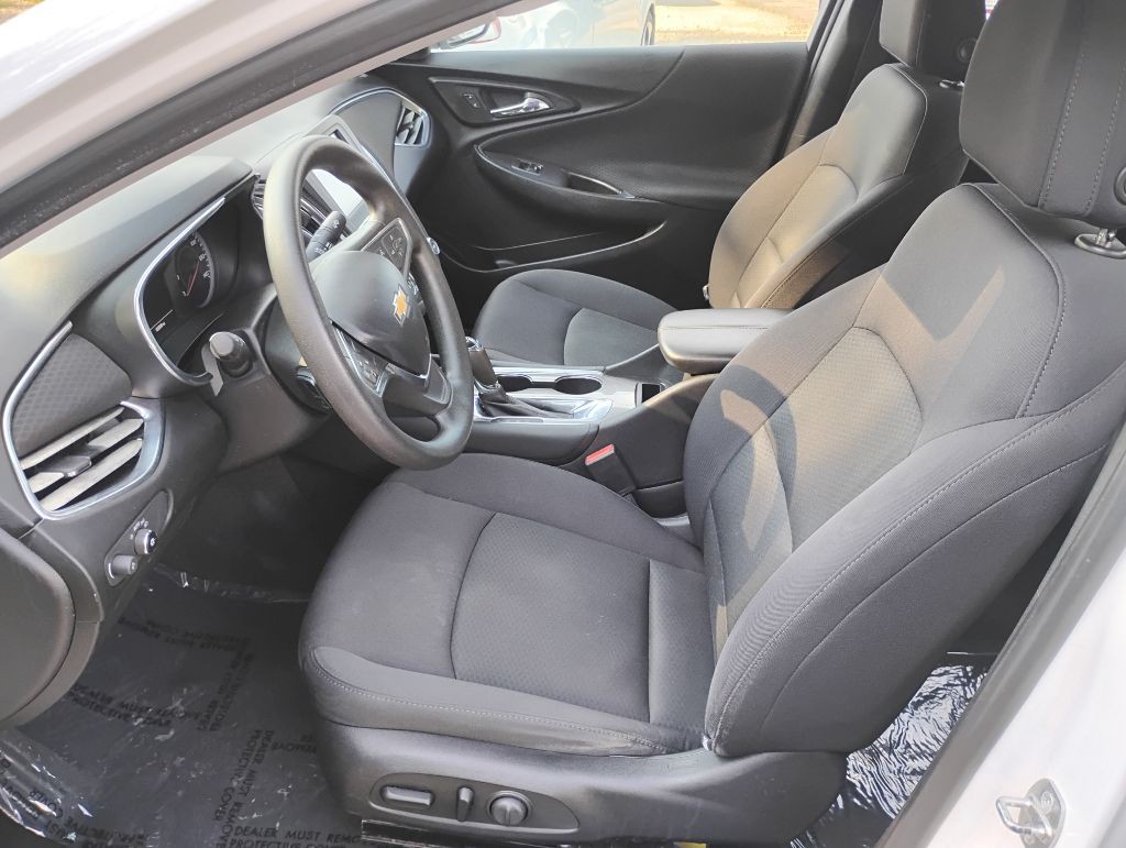 2017 Chevrolet Malibu Image 13