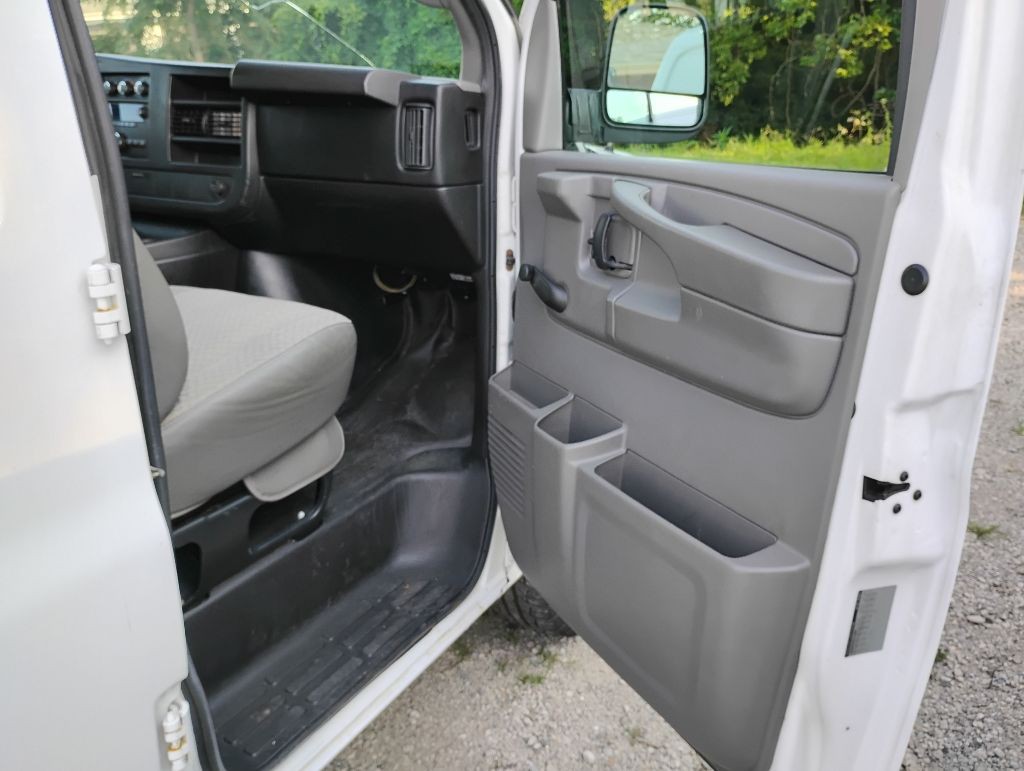 2012 Chevrolet Express Image 8