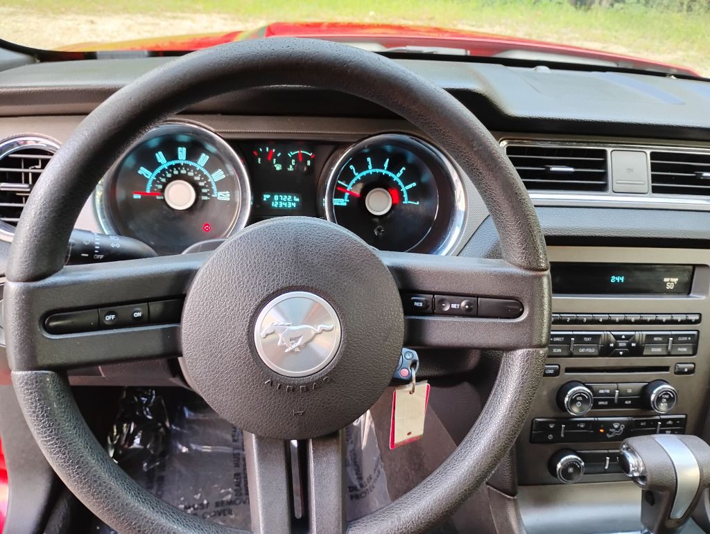 2010 Ford Mustang Image 2