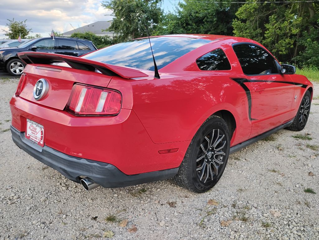 2010 Ford Mustang Image 12
