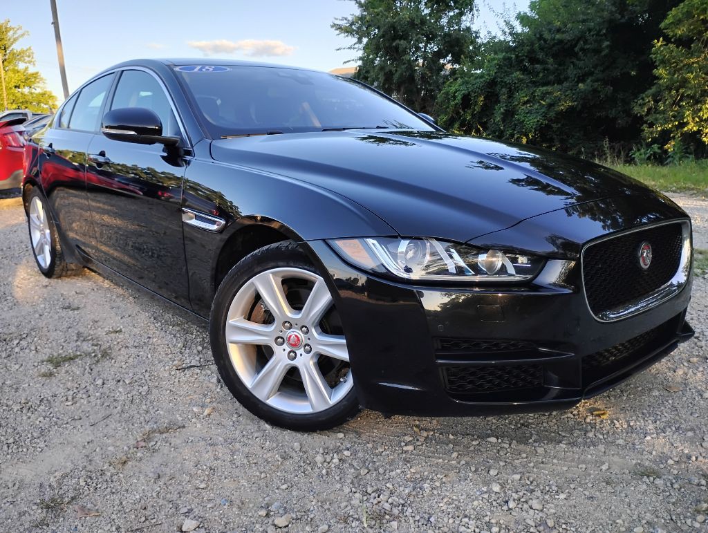 2018 Jaguar XE Image 1
