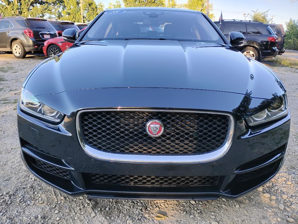 2018 Jaguar XE Image 2