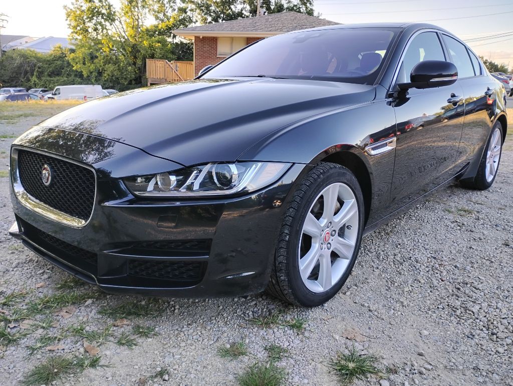 2018 Jaguar XE Image 3