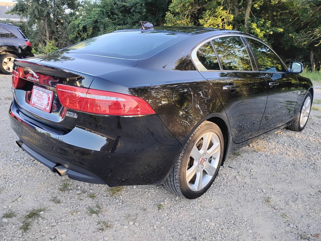 2018 Jaguar XE Image 6