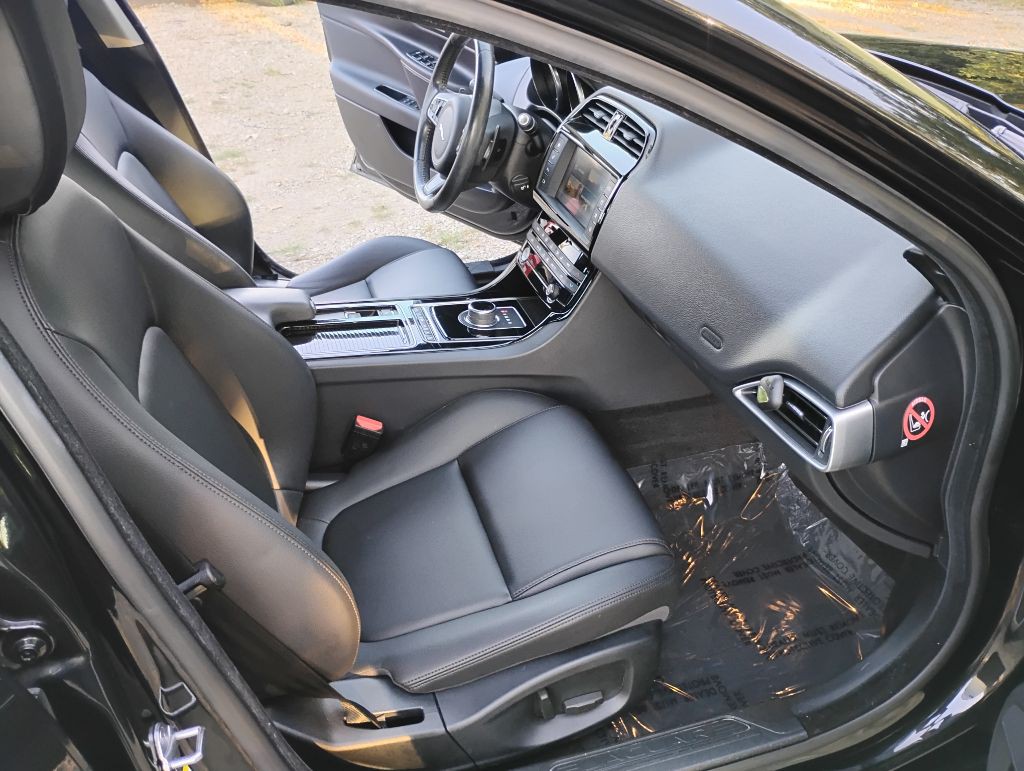 2018 Jaguar XE Image 13