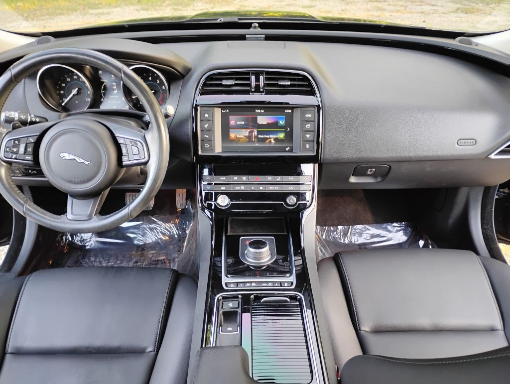 2018 Jaguar XE Image 14