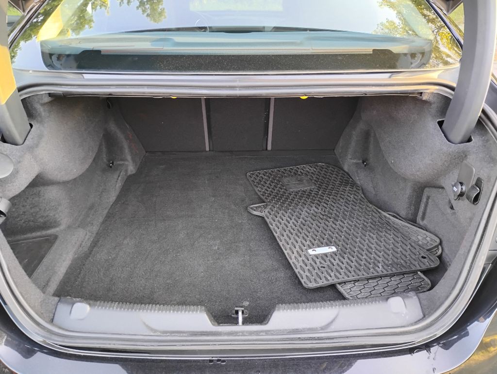 2018 Jaguar XE Image 19