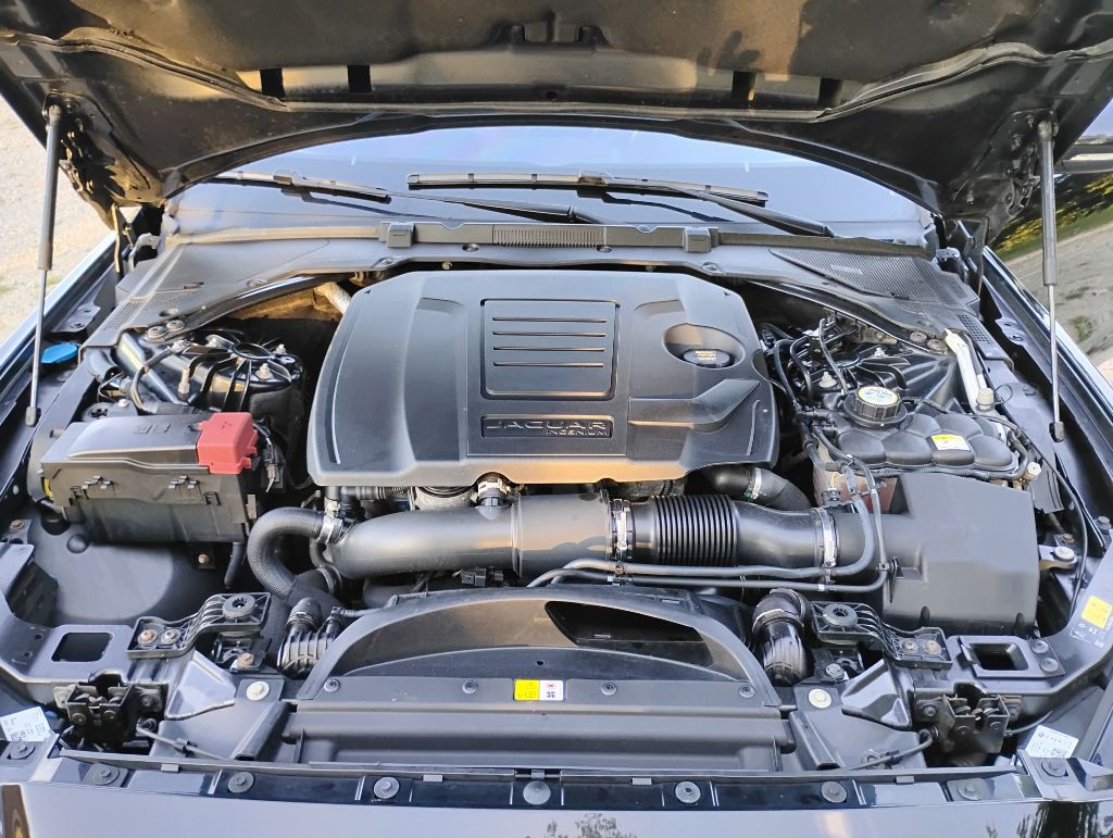 2018 Jaguar XE Image 20