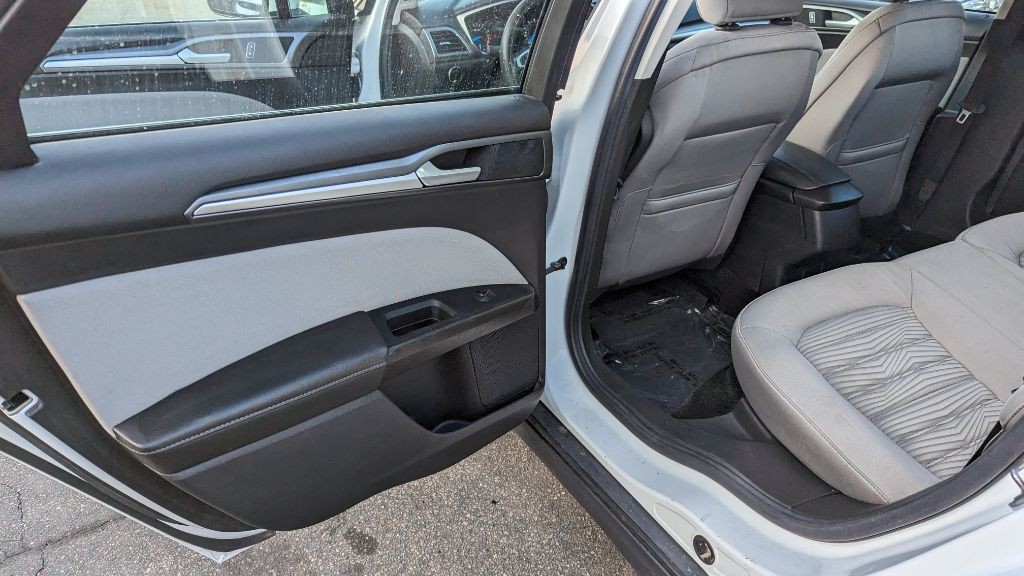 2016 Ford Fusion Image 9