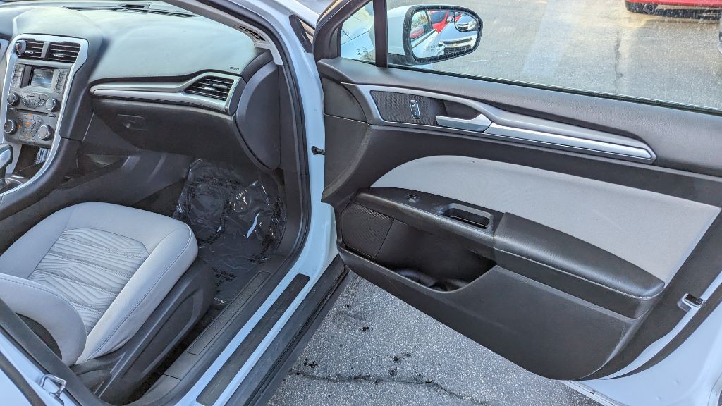 2016 Ford Fusion Image 10