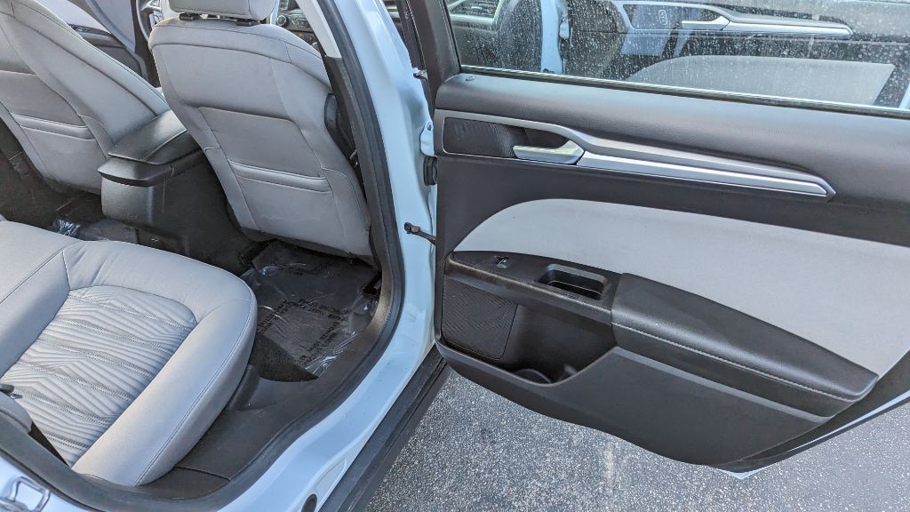 2016 Ford Fusion Image 11