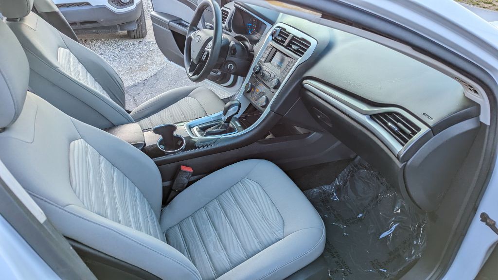 2016 Ford Fusion Image 14