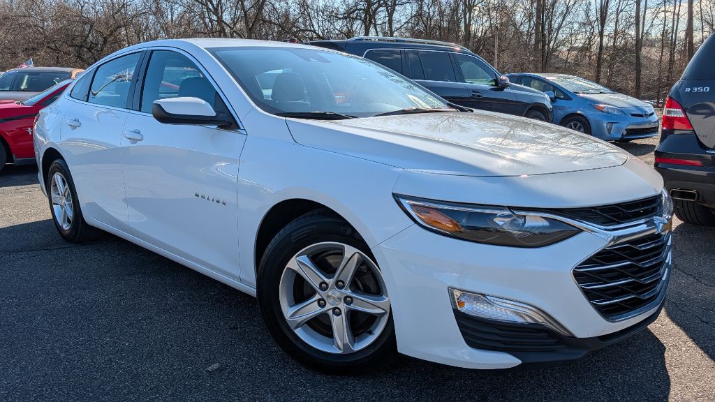 2021 Chevrolet Malibu Image 1