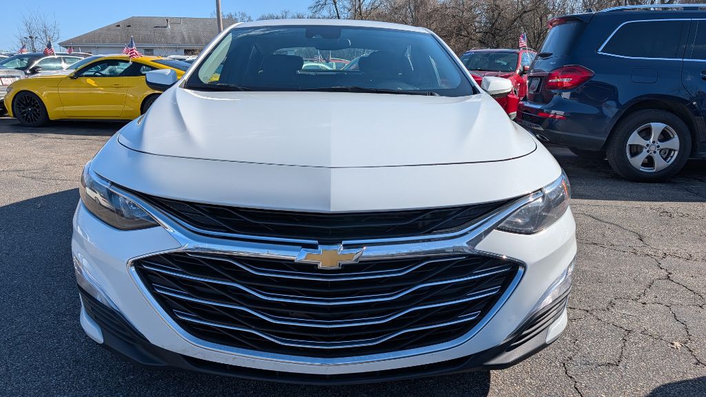 2021 Chevrolet Malibu Image 2