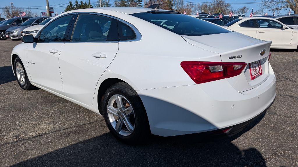 2021 Chevrolet Malibu Image 4