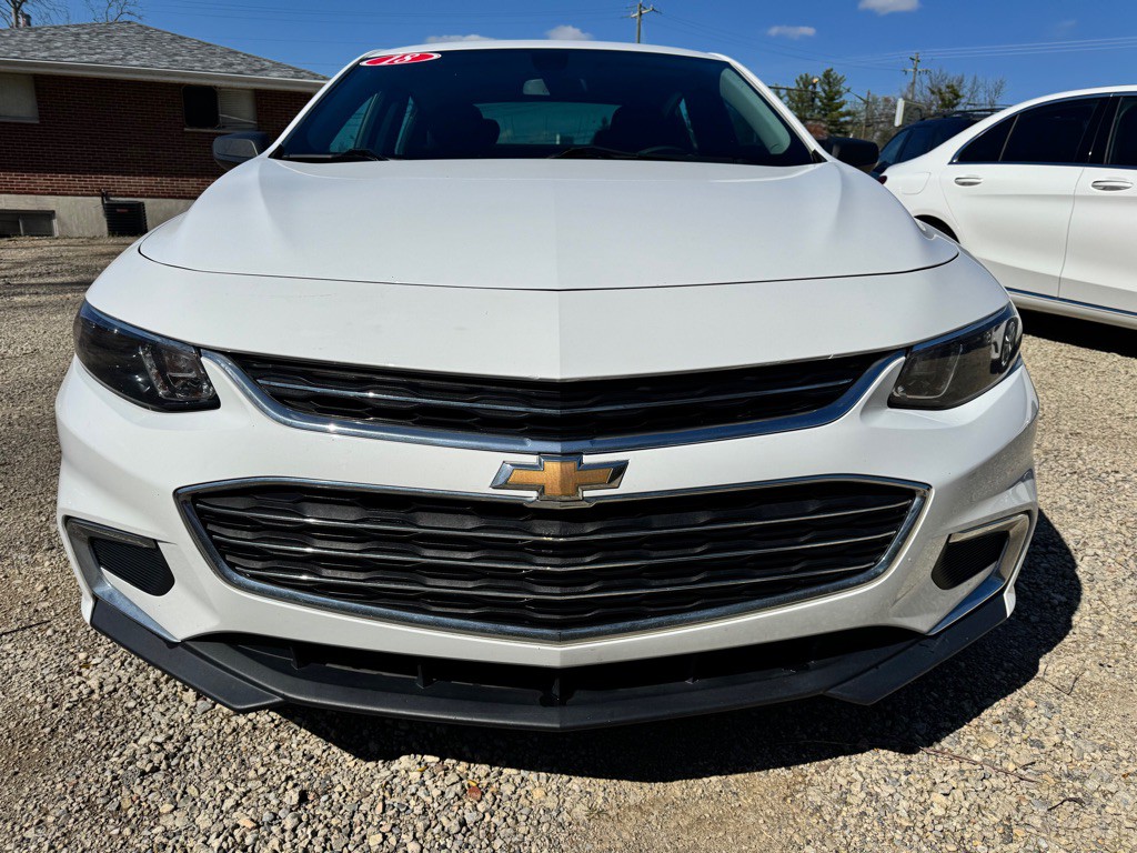 2018 Chevrolet Malibu Image 2