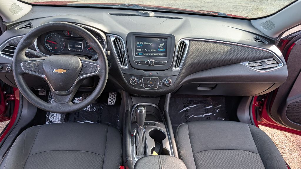 2017 Chevrolet Malibu Image 14