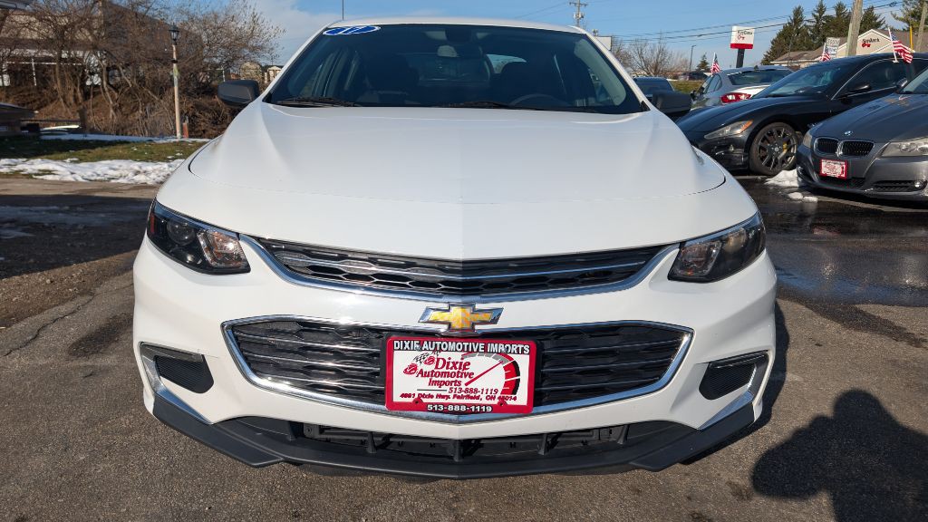 2017 Chevrolet Malibu Image 2