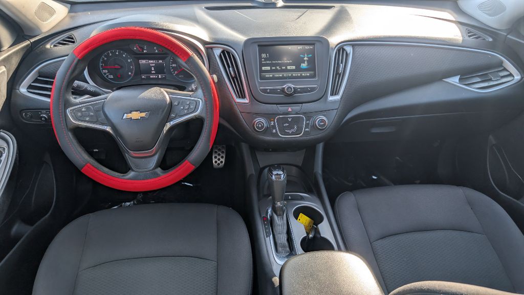 2017 Chevrolet Malibu Image 14