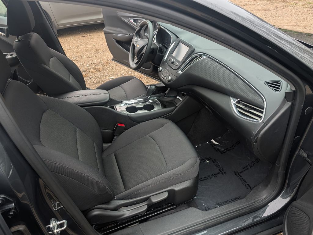 2017 Chevrolet Malibu Image 13