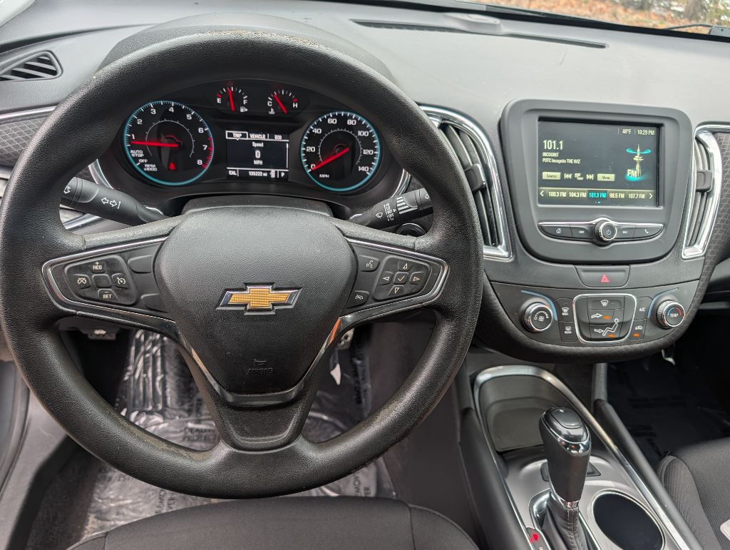 2017 Chevrolet Malibu Image 15