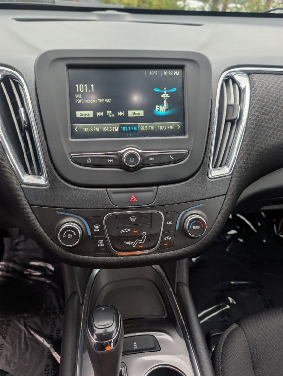 2017 Chevrolet Malibu Image 17