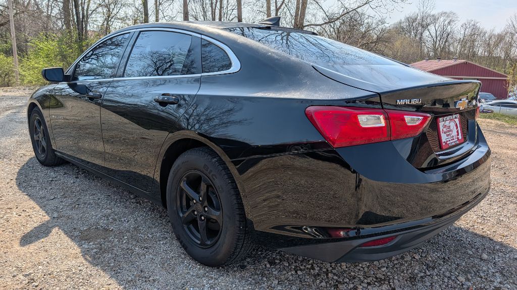 2016 Chevrolet Malibu Image 4