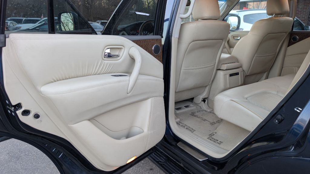 2015 INFINITI QX80 Image 9