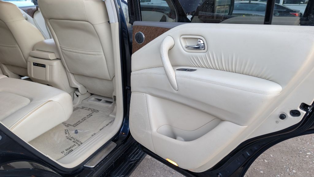 2015 INFINITI QX80 Image 11