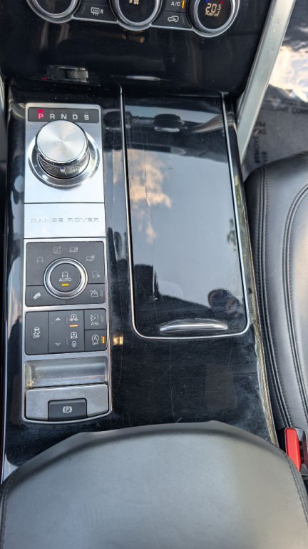 2016 Land Rover Range Rover Image 17