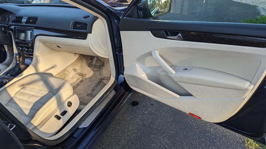 2015 Volkswagen Passat Image 9