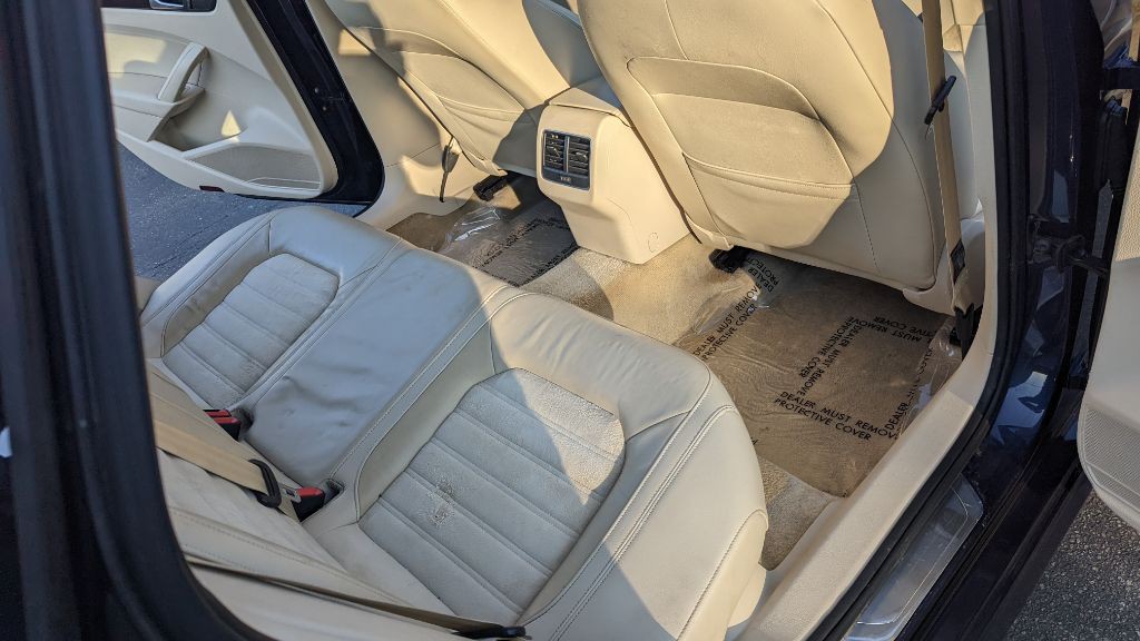 2015 Volkswagen Passat Image 11