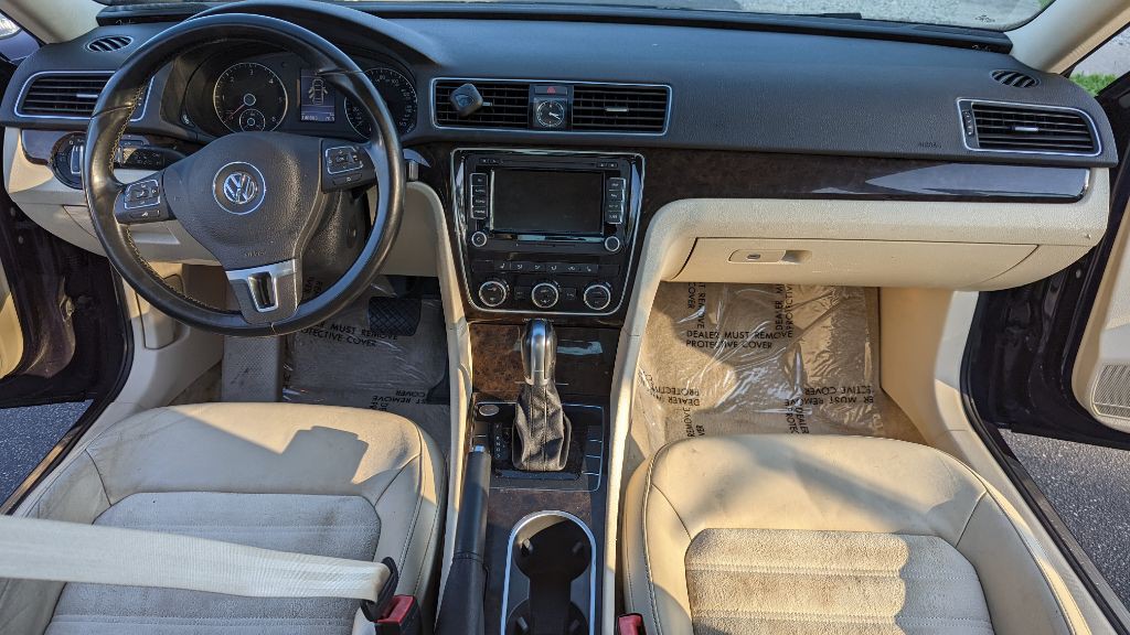 2015 Volkswagen Passat Image 14