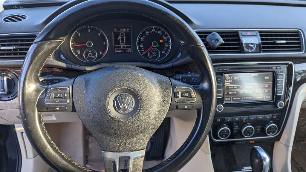 2015 Volkswagen Passat Image 15