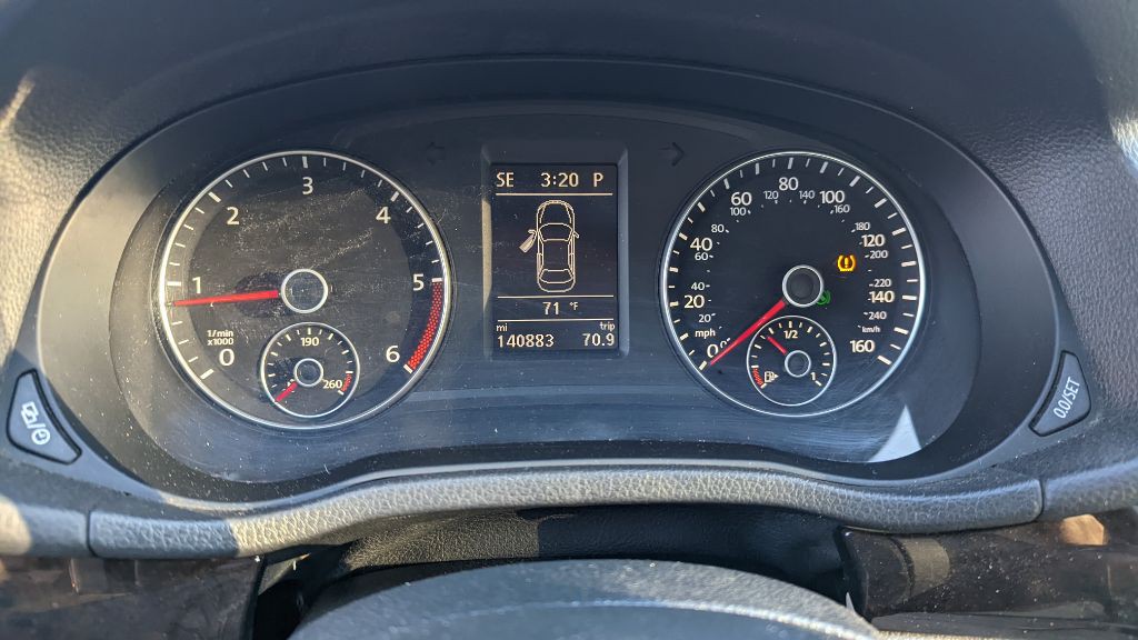 2015 Volkswagen Passat Image 16