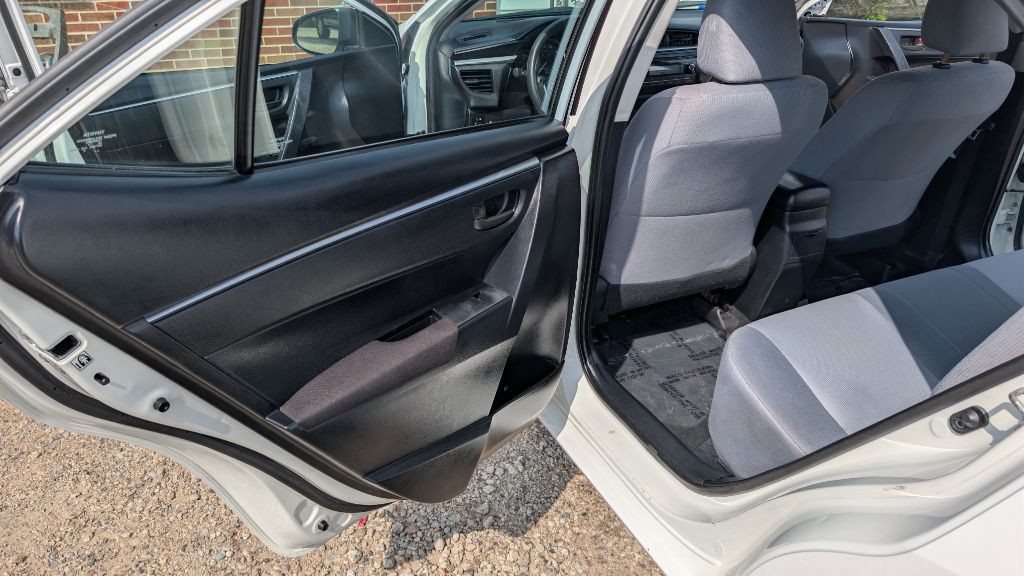 2015 Toyota Corolla Image 8