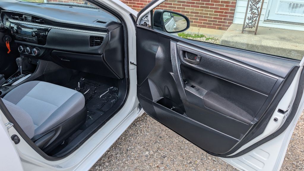 2015 Toyota Corolla Image 9