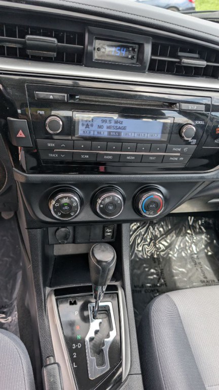 2015 Toyota Corolla Image 17